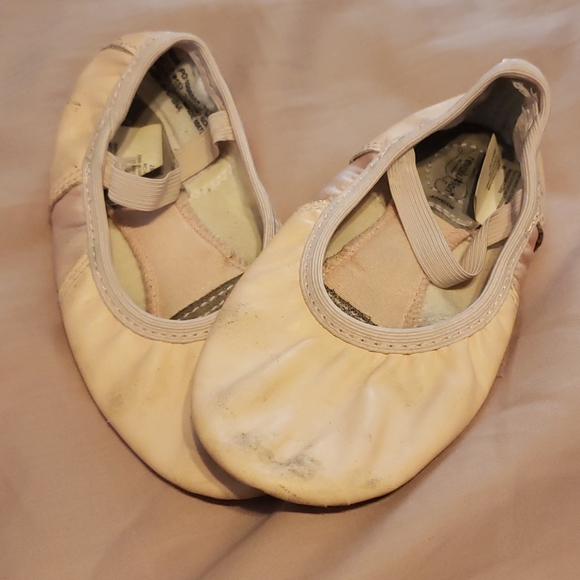 Girls size 3 Light pink ballet shoes